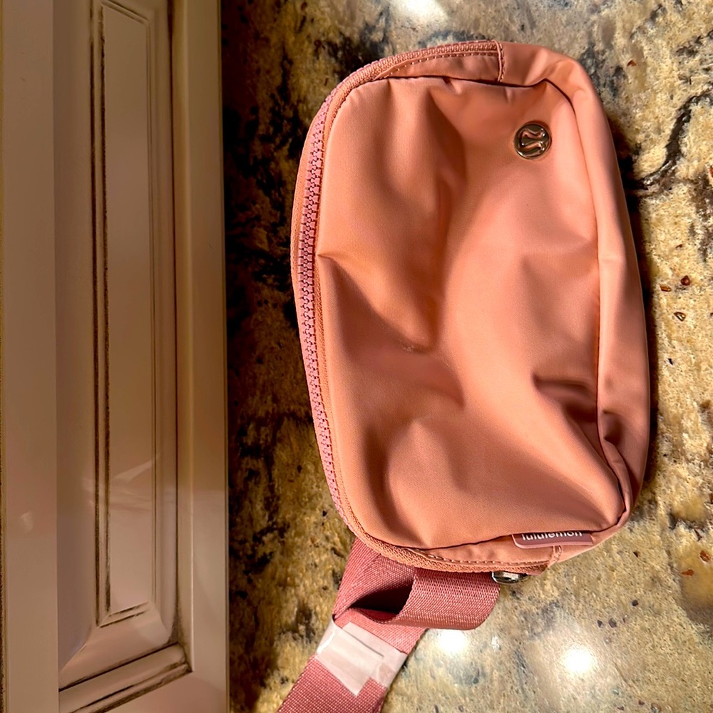 NWT LuLuLemon Everywhere Belt Bag
